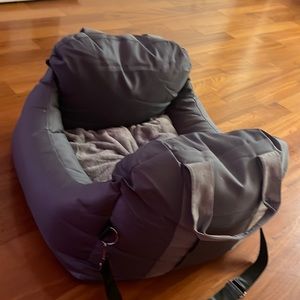 Dog Car seat booster for dogs too small for my 16 lb dog not used pristine
